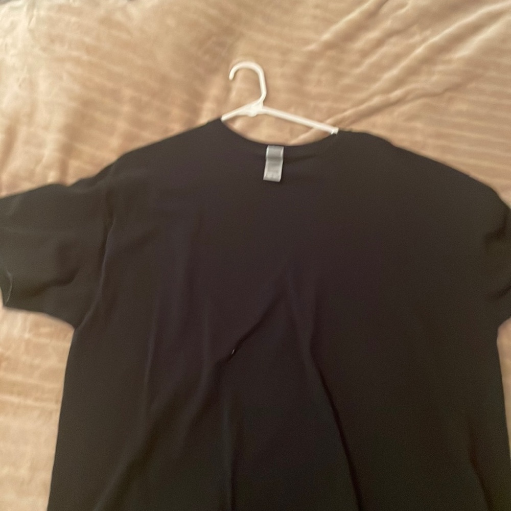 Gildan XL black t shirt